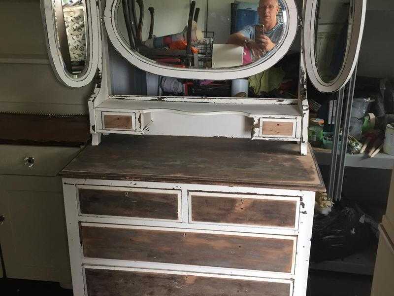 Very old dresser and mirrors in good condition