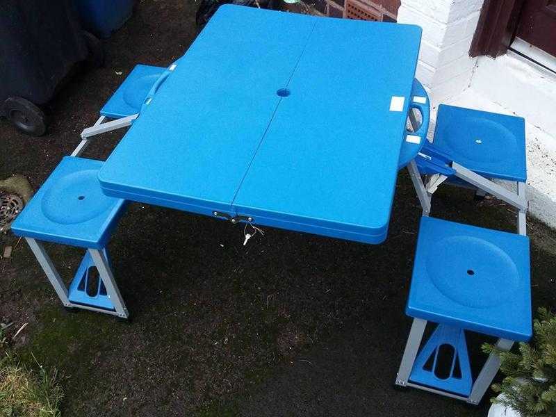 Very strong, (ultra-lightweight) folding table