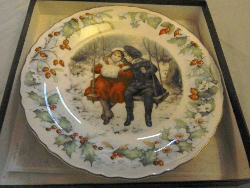 Victoria and Albert Museum 1989 Christmas Plate