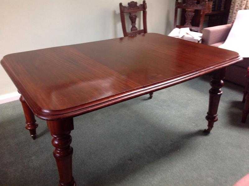 VICTORIAN MAHOGANY TABLE