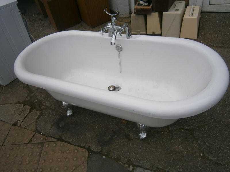 VICTORIAN TYPE DOUBLE ROUNDED END BATH ON CLAW FEET