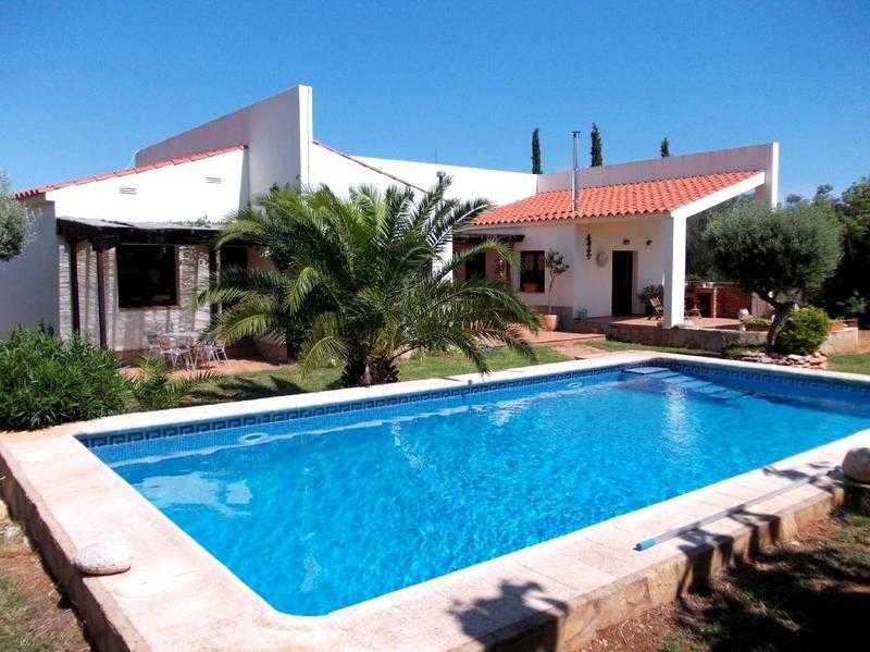 Villa in Spain with private swimming pool and extra guest house, close to the sea