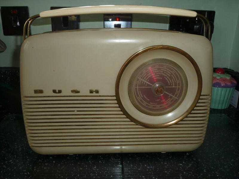 VINTAGE 1959 BUSH RADIO TR82B