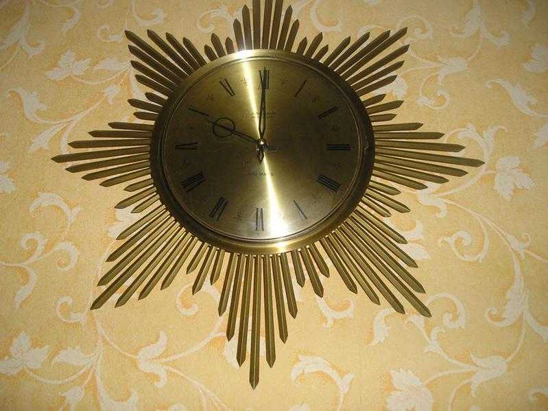 VINTAGE 60S 70S JUNGHANS ATO-MATSUNBURST WALL CLOCK