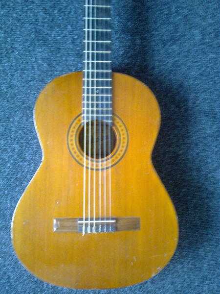 Vintage Admira Alicia classical guitar