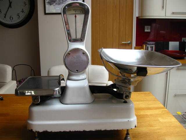 Vintage Avery Enamel Scales