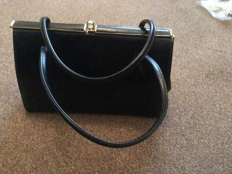 VINTAGE BLACK REAL LEATHER HANDBAG