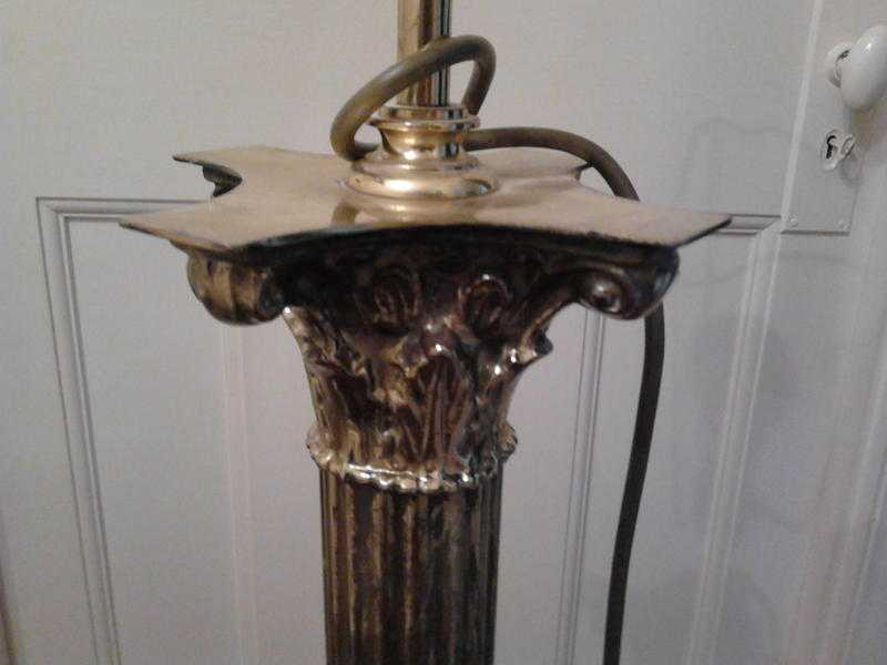 VINTAGE BRASS LAMPSTAND