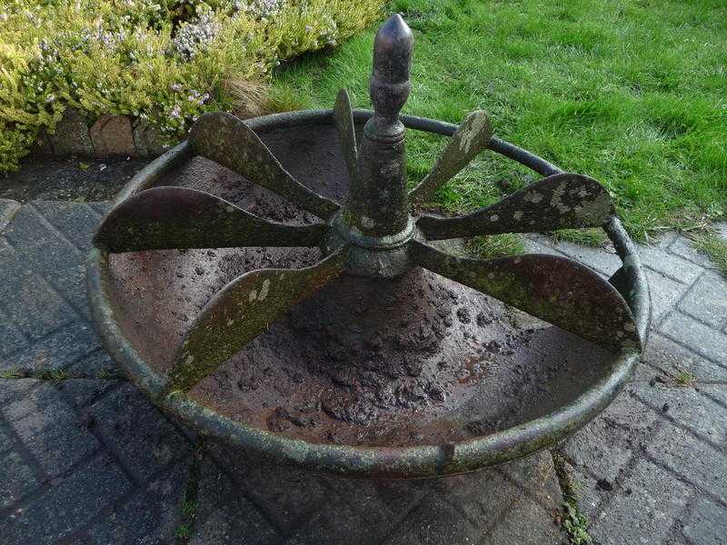 VINTAGE CAST IRON PIG TROUGH MEXICAN HAT