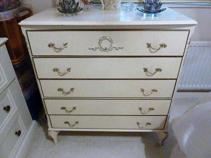 VINTAGE CREAM LOUIS FRENCH STYLE WOODEN CHEST OF 5 DRAWERS