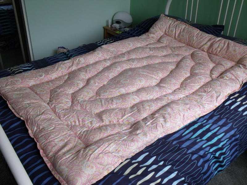 VINTAGE FEATHER FILLED EIDERDOWN (SINGLE BED) GENUINE RETRO