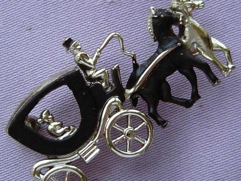 Vintage Horse  Carriage Drawn Brooch