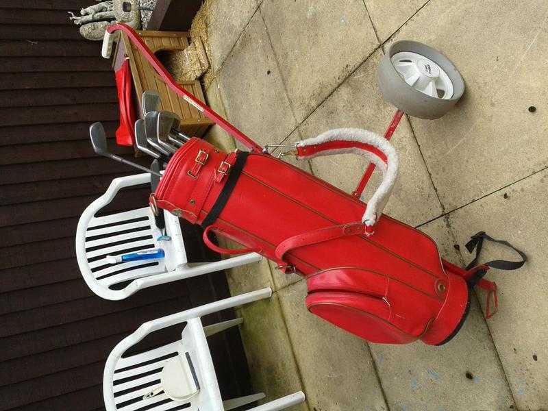 Vintage Ladies Golf Clubsbag and Trolley