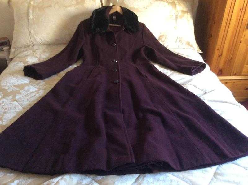 Vintage Ladies Maxi Coat