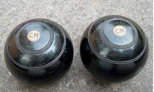 Vintage Lawn Bowls x 2 in carry case Thomas Taylor Glasgow 1941 Bias 3