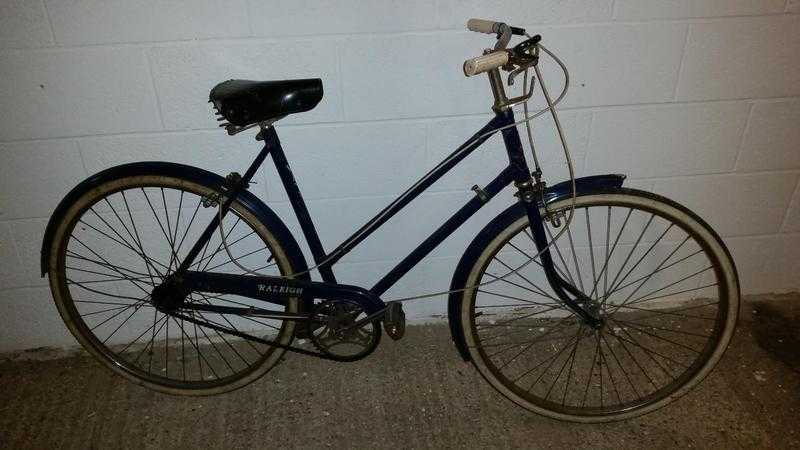 Vintage raleigh wayfarer bike, ideal restoration project