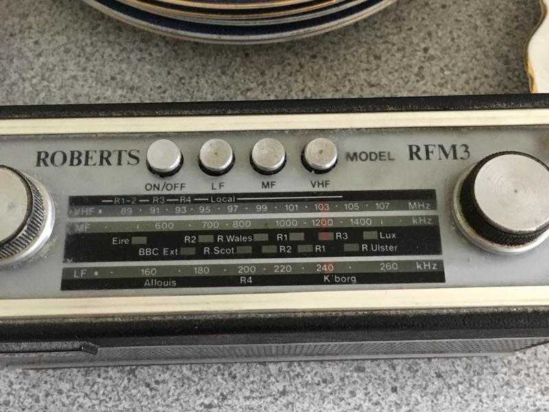 Vintage Roberts retro radio