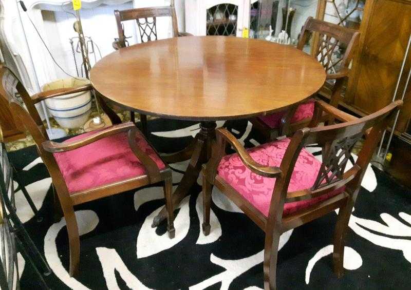 Vintage Round Dining Table amp Four Carvers