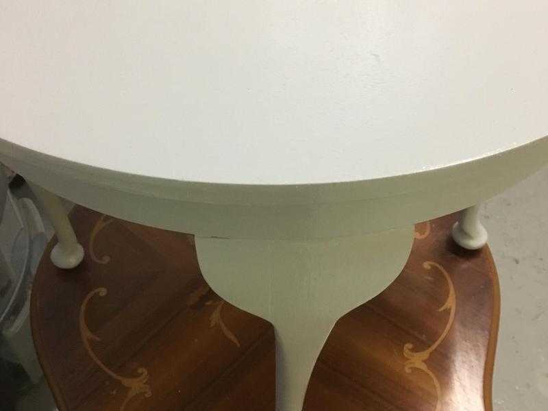 Vintage style circular table