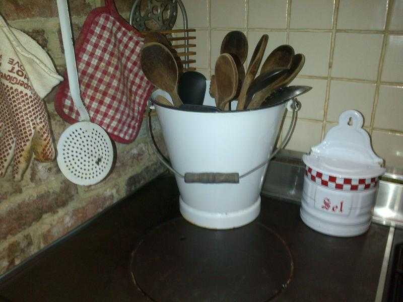 vintage white enamel bucket pail kitchen utensils holder waste paper litter bin compost veg pot