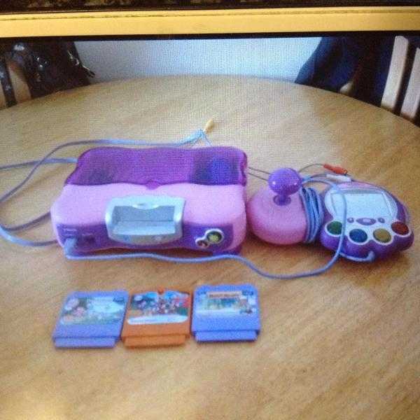 Vtech smile console with 3 games in pink