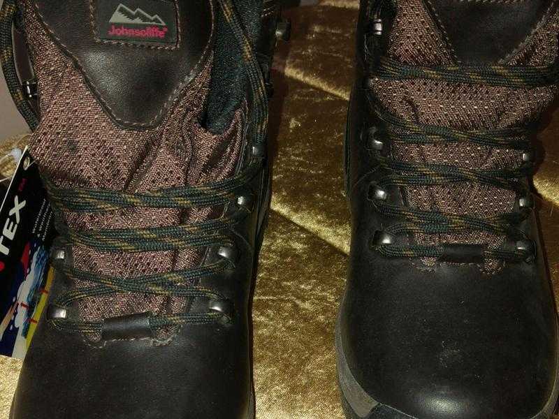 Walking boots leather