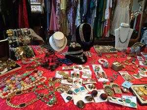 WANTED OLD COSTUME JEWELLERY