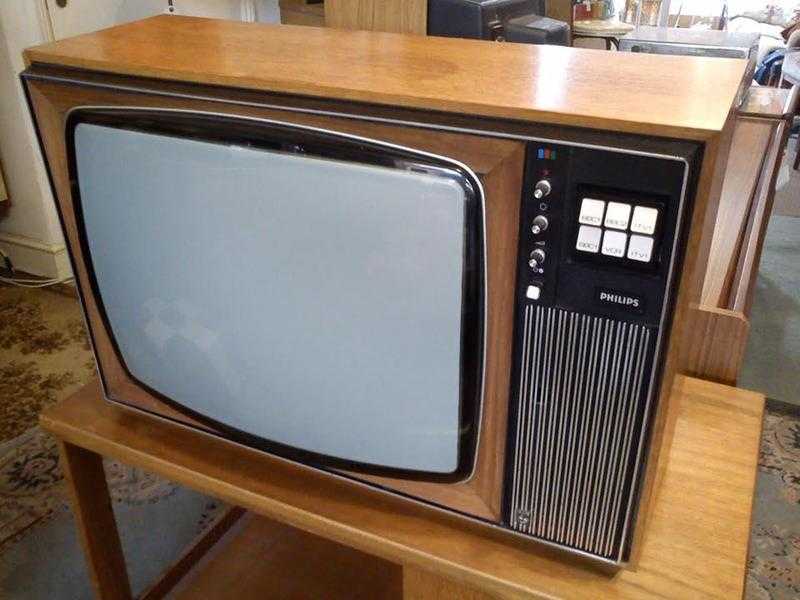 wanted... Pre 90039s Colour Television in Wooden case...working unimportant but in good condition