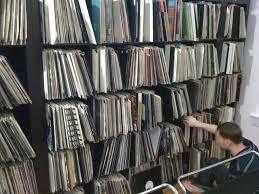 WANTED VINYL RECORD COLLECTIONS - ANY SIZE ANY GENRE - CASH WAITING