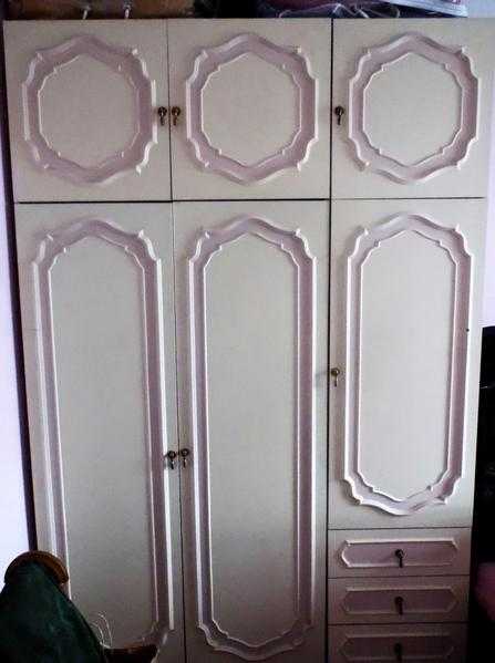 Wardrobe amp 2 Chests of Drawers White amp Pink  60 Leighton Buzzard