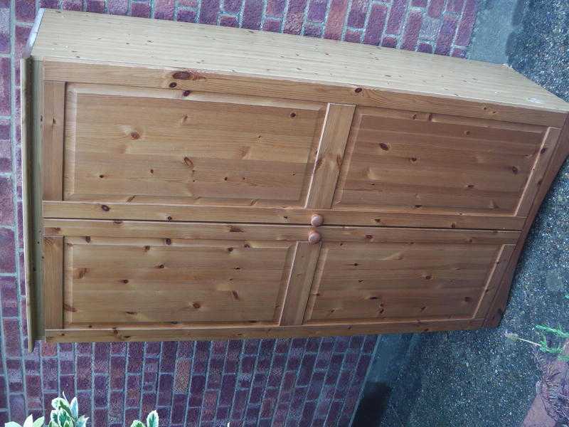 WARDROBE -DOUBLE -PINE COLOUR INCLUDING 3 DRAWER CHEST OF DRAWERS TO MATCH IN PINE