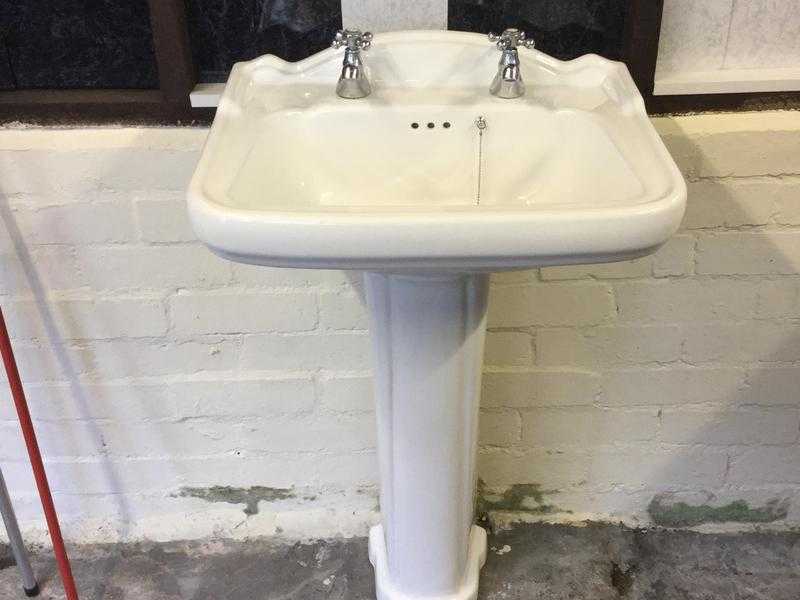 Wash hand basin amppedestal