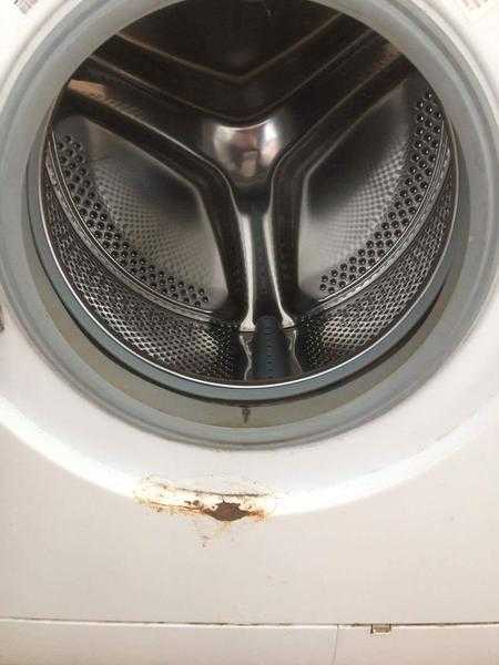 Washing machine good working order a bit of wear and tear pick up only