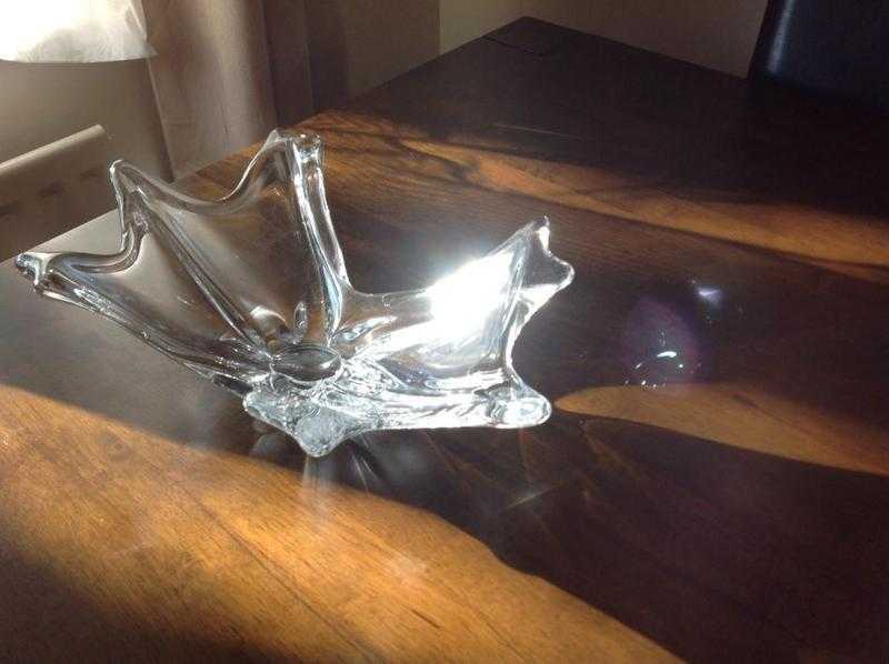 Water splash design glass bowl.