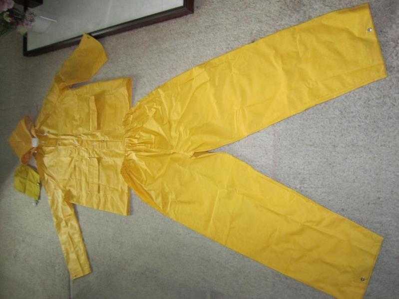 Weather proof slip-over jackettrousers