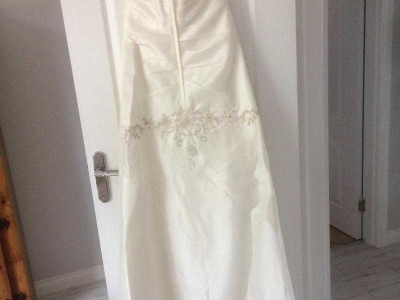 Wedding dress, bridemids dress and mother of the bride outfit