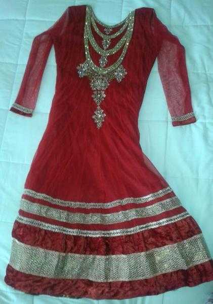 Wedding dress comes with FREE trouser amp veil.Red coloured with gold embroidery.Size Medium.Stunning