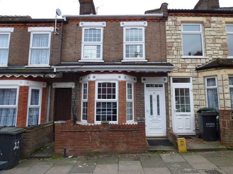 Well Presented 4 Bedroom House in Luton Town Centre - Available Now - No DSS