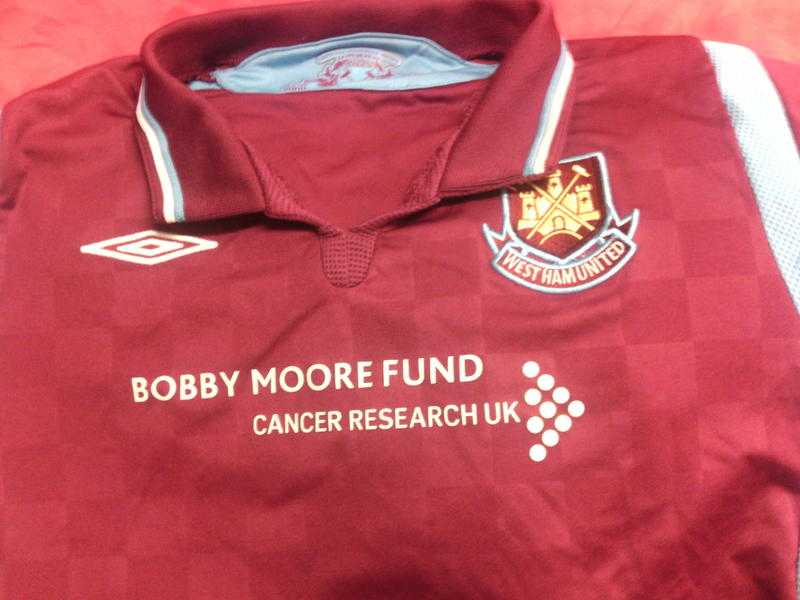 West Ham football shirt 2009-2010 quotMoore 6quot