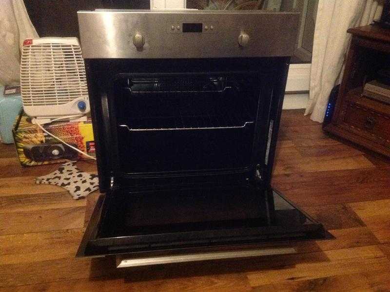 WHIRLPOOL ELECTRIC OVEN