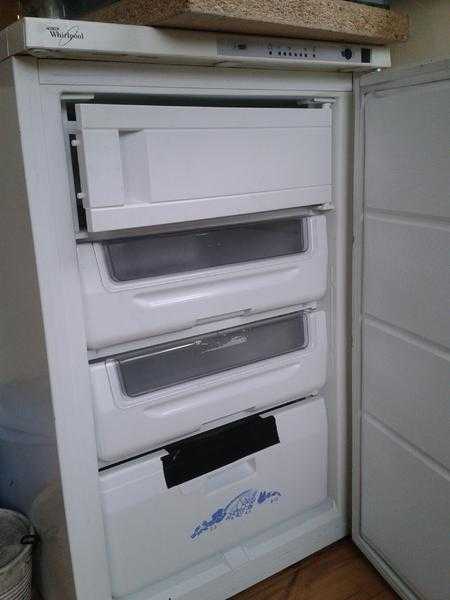 WHIRLPOOL UPRIGHT FREEZER