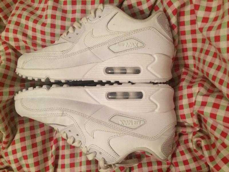 White Air Max 90 Size 5.5 WORN TWICE