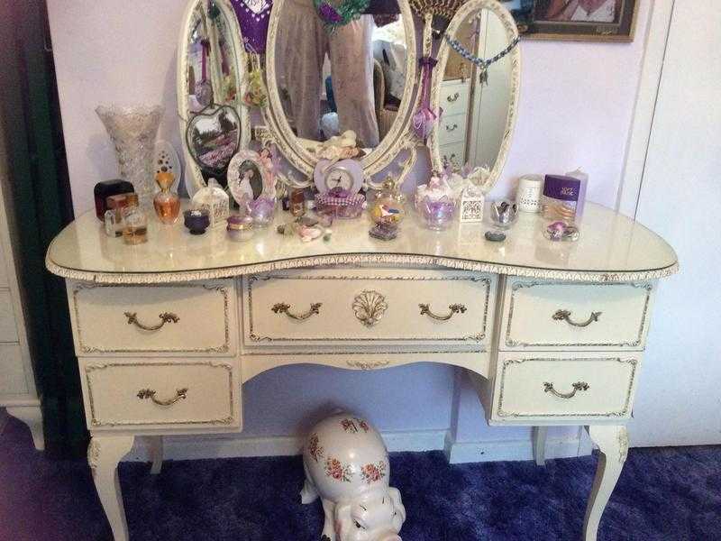 White antique bedroom suite.