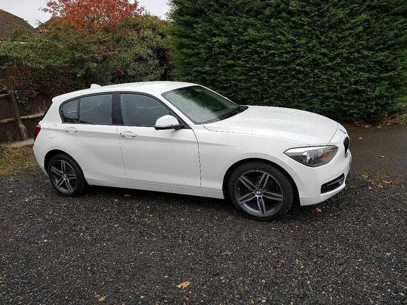 WHITE BMW 1 Series 116i Sports Sports Hatch 5dr (start stop)