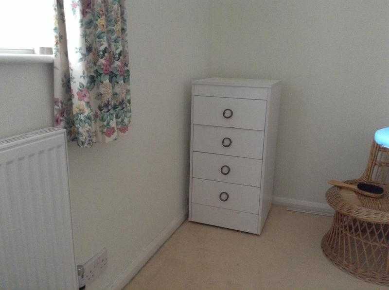 White chest of drawers