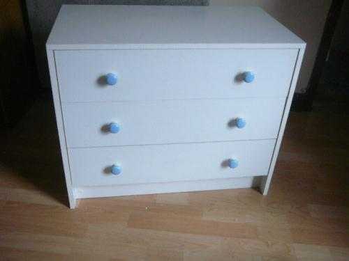 White chest of drawers Melamine Blue Knobs Sturdy