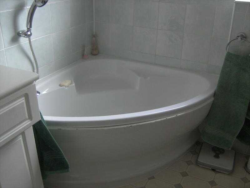 White Corner Bath