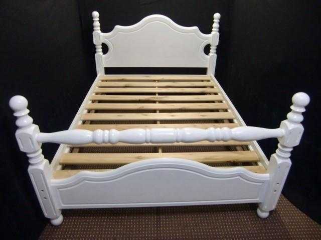 WHITE CURVED DOUBLE WOODEN BED FRAME - 120