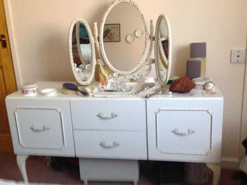 White dressing table and mirror