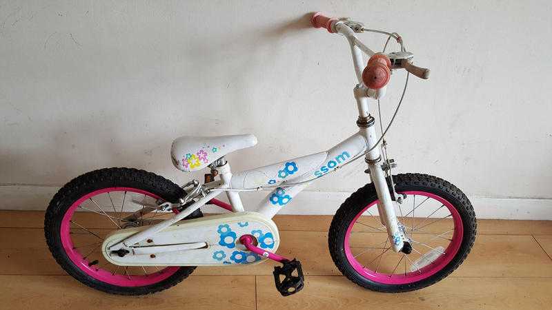 White Girls bike. 16 inch wheels. (Suit 5 yrs to 7 yrs).